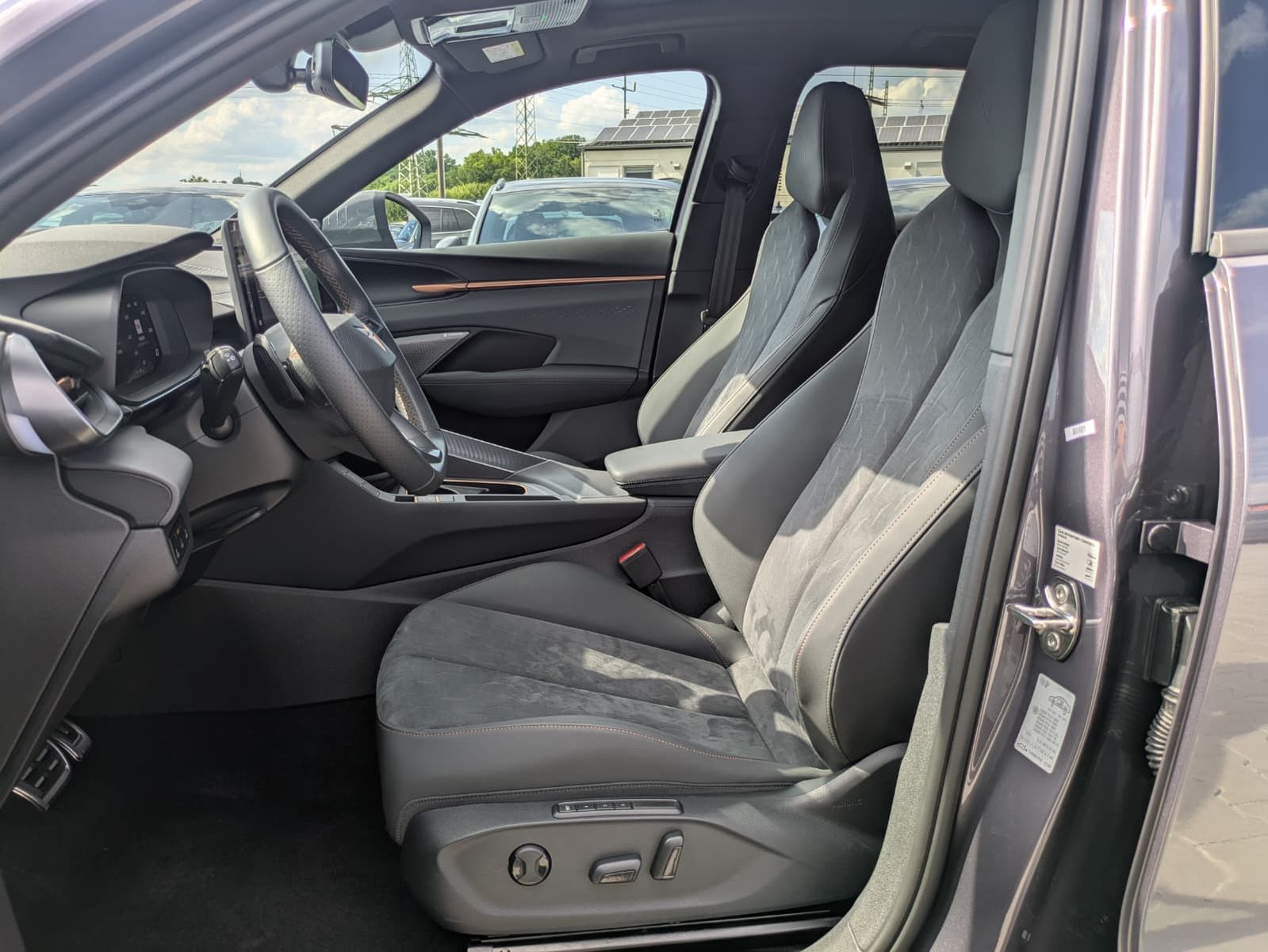 Fahrzeugabbildung CUPRA Terramar 2.0 TSI 4D VZ HUD*MATRIX*PANO*DCC*20"