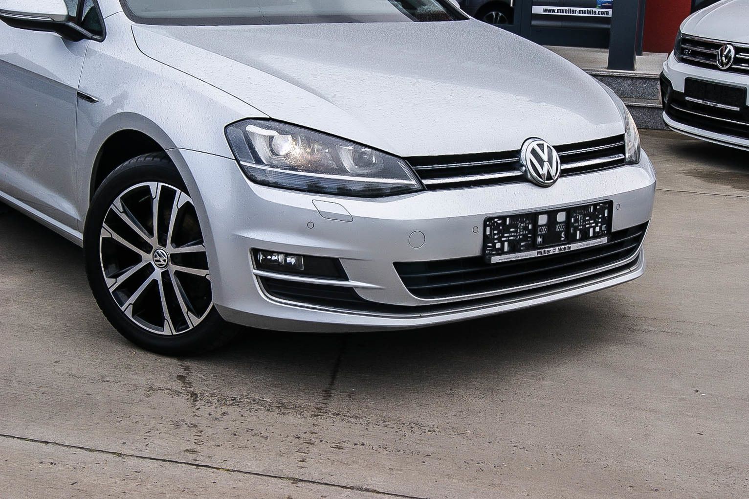 Fahrzeugabbildung Volkswagen Golf VII 1.6 TDI Lounge Bi-XENON NAVIGATION PDC