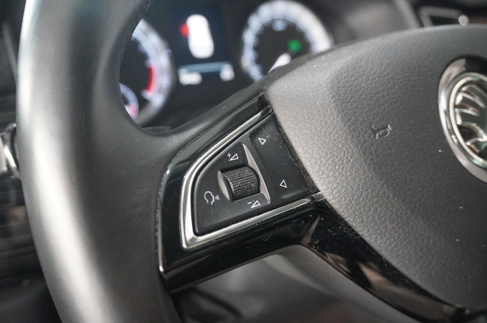 Fahrzeugabbildung SKODA Kodiaq 2.0 TDI STYLE 4X4 DSG NAVI/LED/SHZ/SPORT