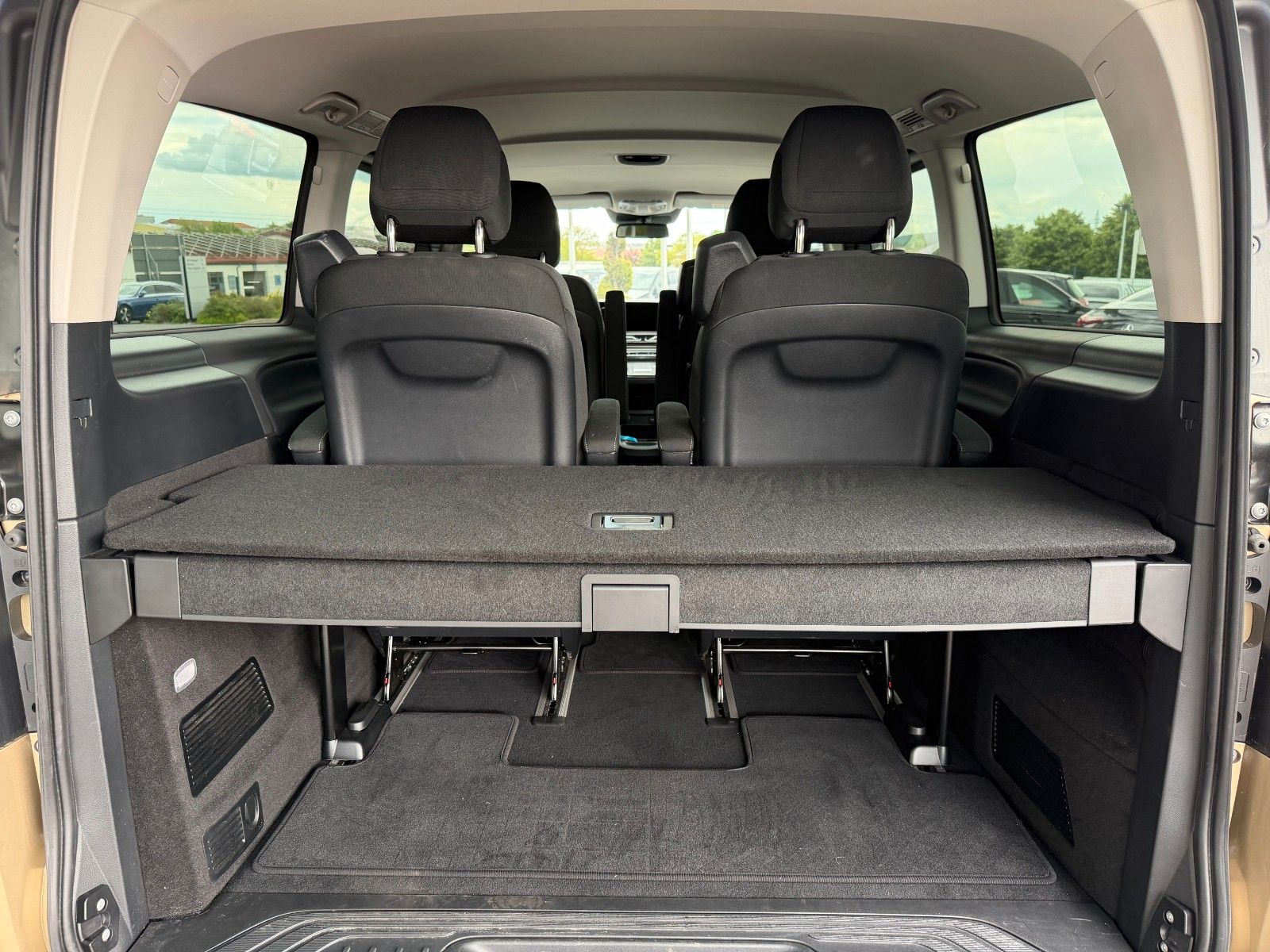 Fahrzeugabbildung Mercedes-Benz V 220 d DISTRONIC AHK 2,5to Standheizung