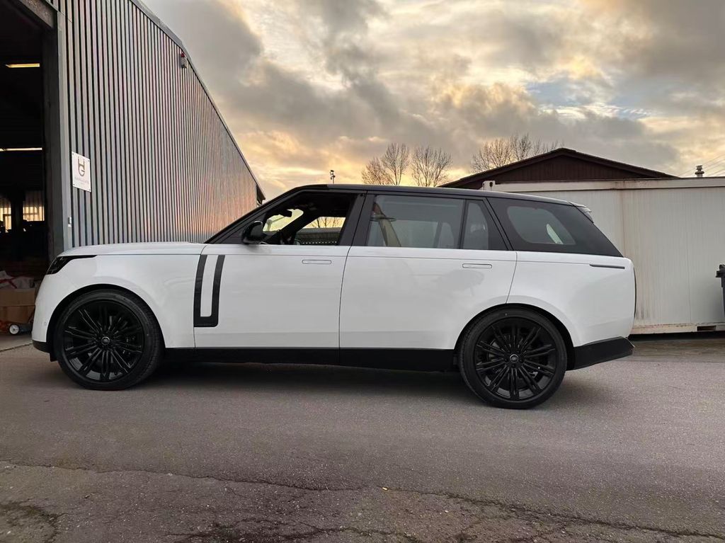 Land Rover Range Rover 3.0 D350 Autobio LWB on stock %%