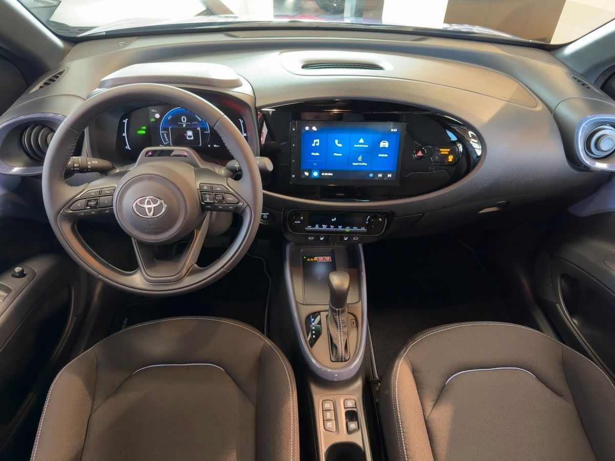 Fahrzeugabbildung Toyota 1,5 Hybrid Teamplayer *SHZ *RCAM *LED*