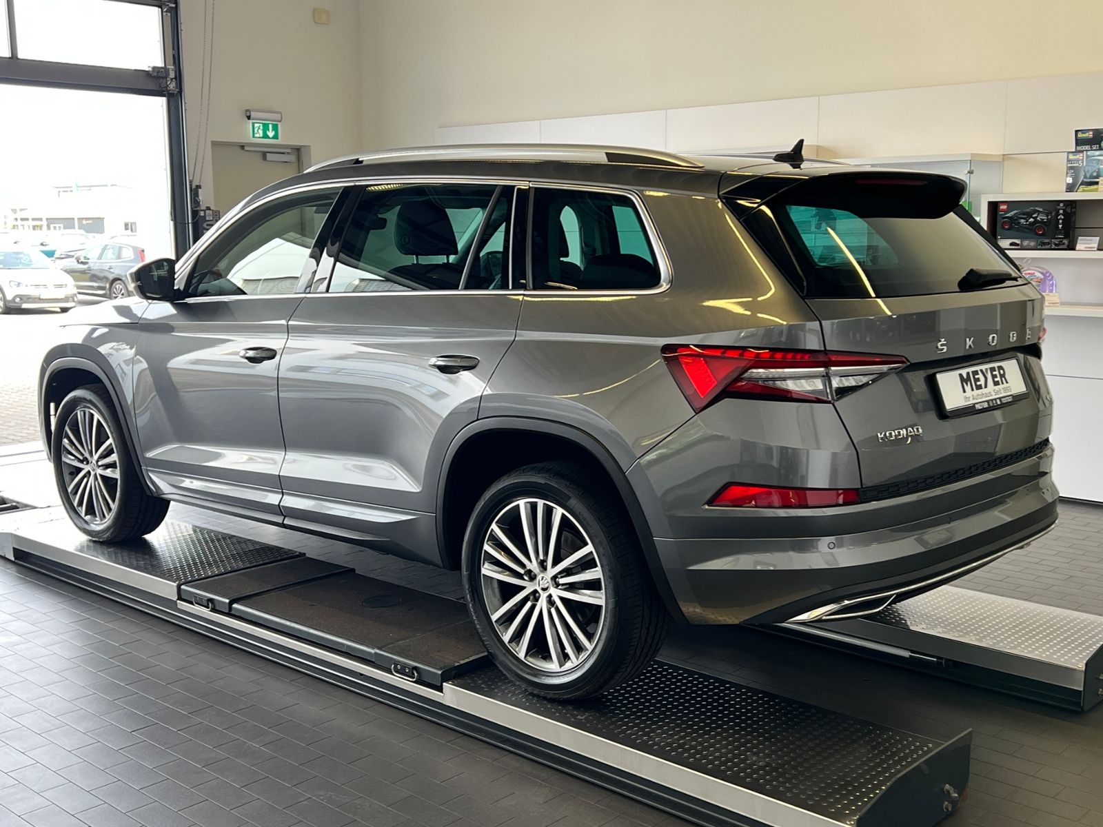 Fahrzeugabbildung SKODA Kodiaq FL L&K 2.0 TDI DSG 4x4 *AHK, LED, ACC, Co