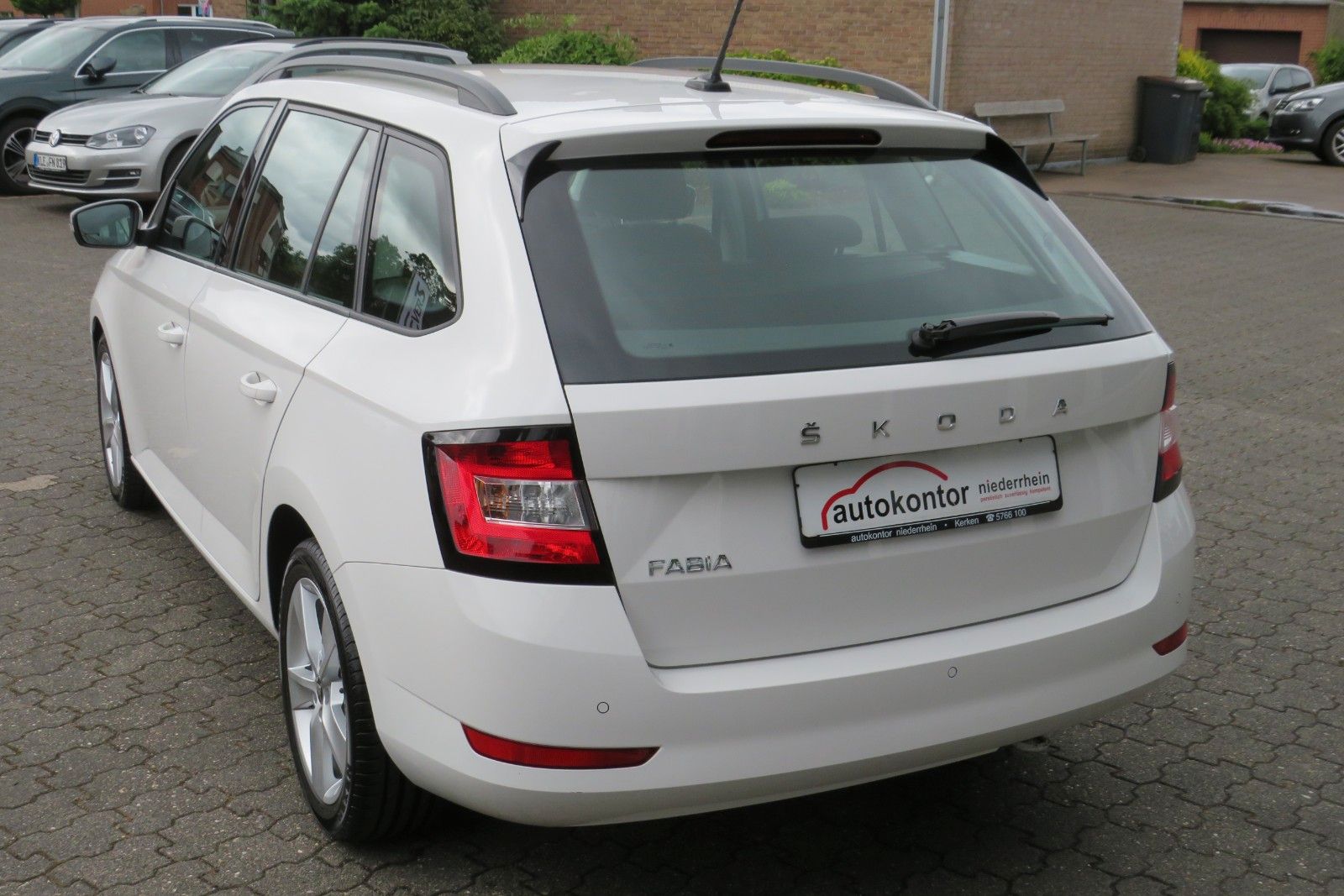 Fahrzeugabbildung SKODA Fabia Combi KLIMA SITZHEIZUNG PDC ALU 1.HAND