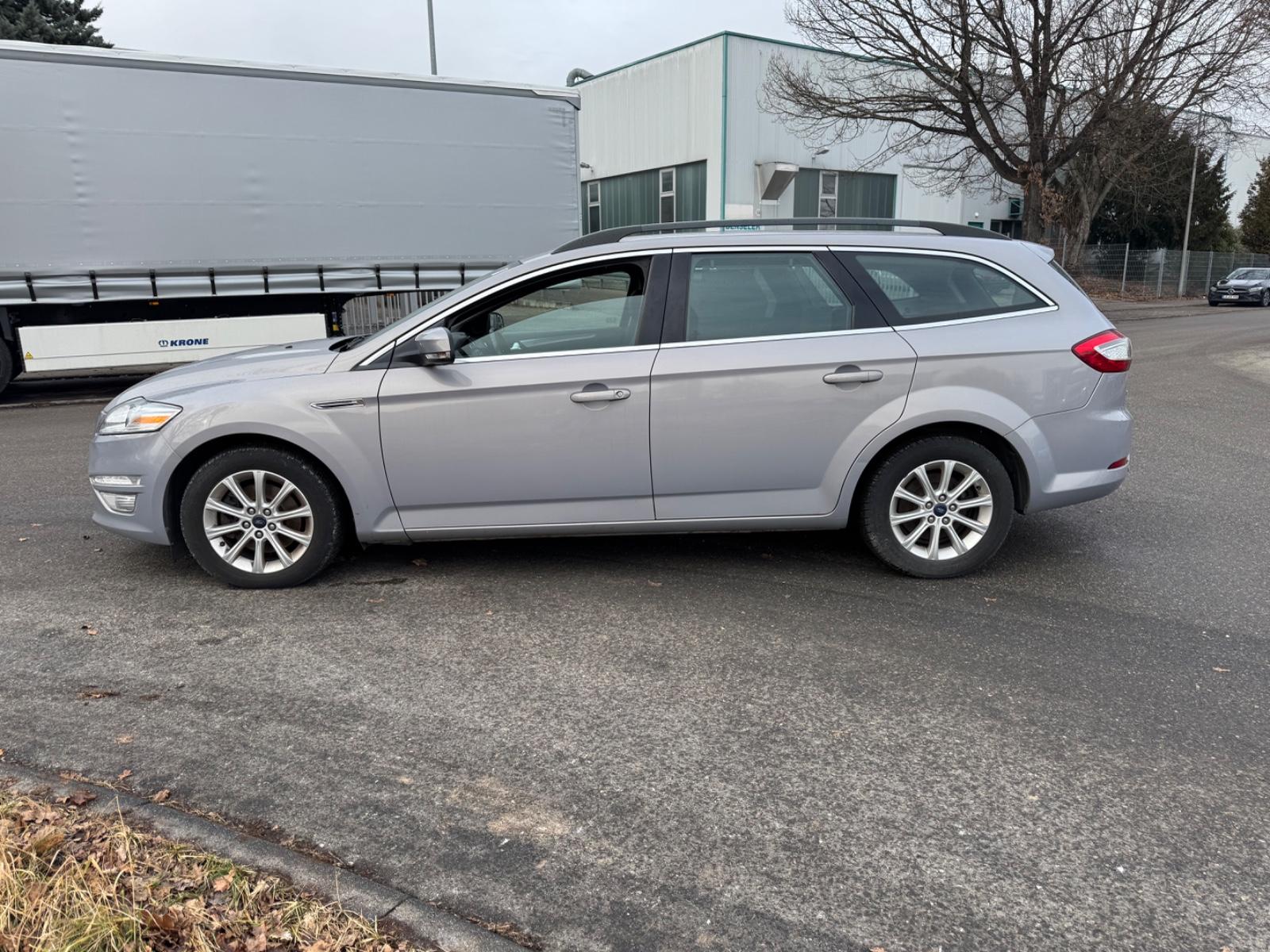 Ford Mondeo Turnier 2,0 TDCi~Titanium~Teilleder~Navi