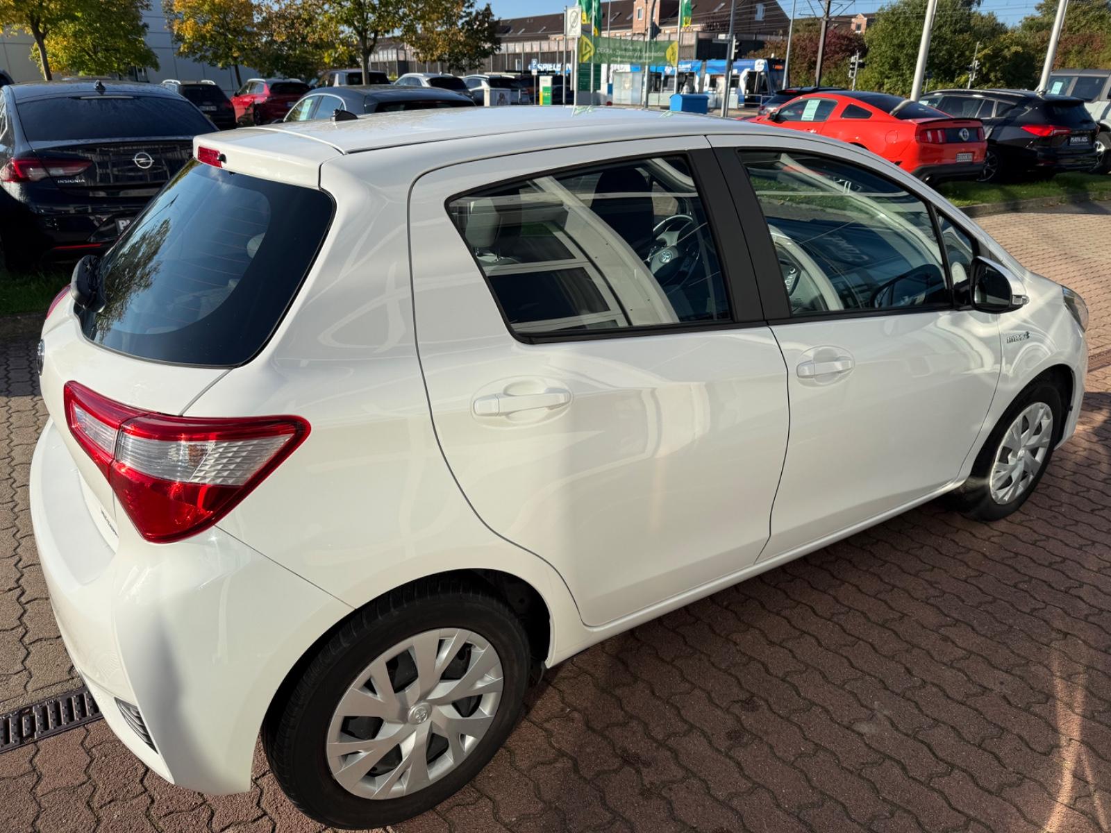 Toyota Yaris Hybrid 5 türig Automatik