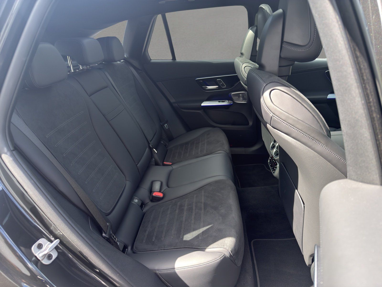 Fahrzeugabbildung Mercedes-Benz GLC450d AMG Prem+ DISTRO Pano AHK Memo HUD KeyGo