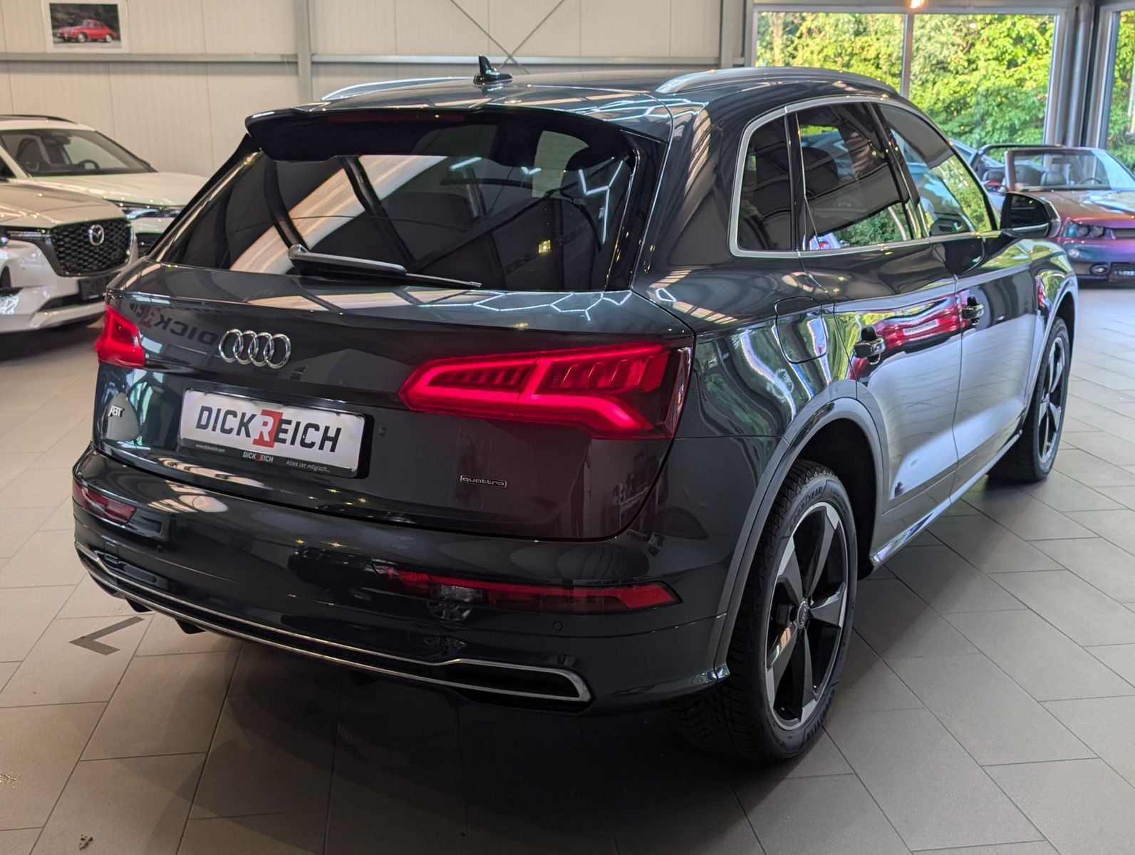 Fahrzeugabbildung Audi Q5 45 TDI Quattro S-Line Sport TEMP MMI SHZ 20"