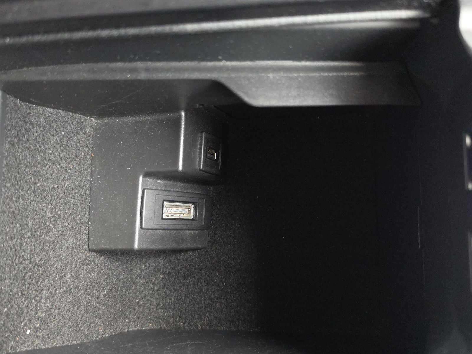 Fahrzeugabbildung Mercedes-Benz C 200 CGI BlueEfficiency AVANTGARDE/AUTOMATIK