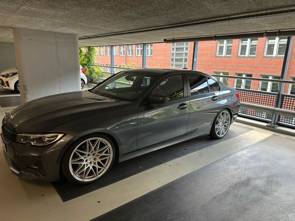 Image of BMW 320