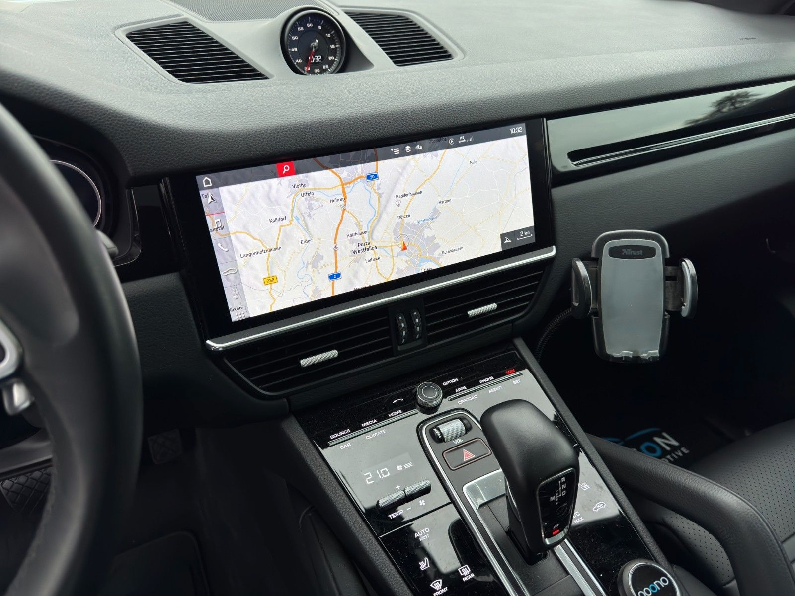 Fahrzeugabbildung Porsche CAYENNE COUPE 360° PANO HUD AHK KAM 20" MEMORY