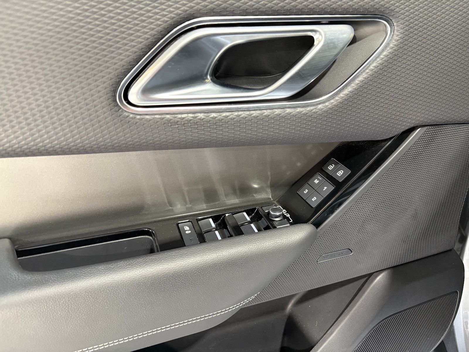 Fahrzeugabbildung Land Rover Range Rover Velar/360*KAM/LED/APPLE/LEDER/