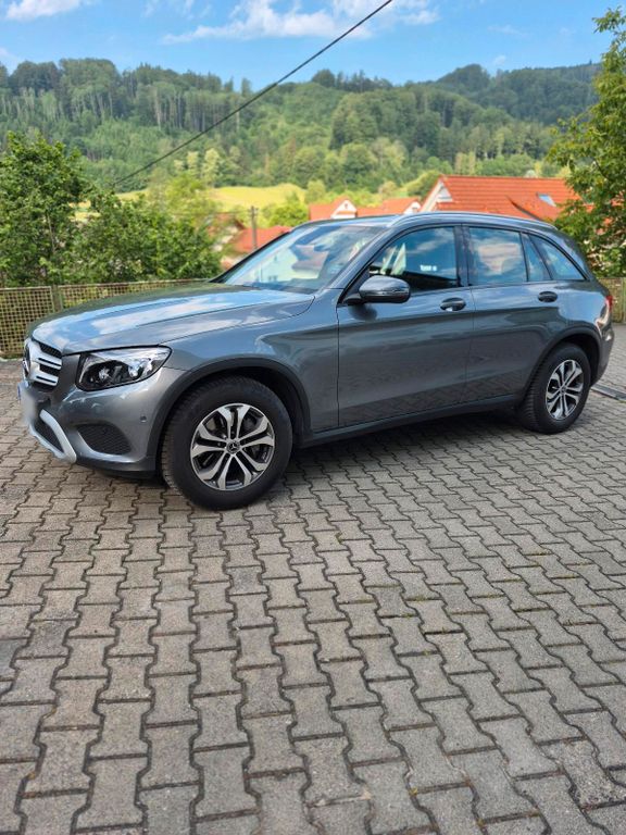 Image of Mercedes-Benz GLC 220