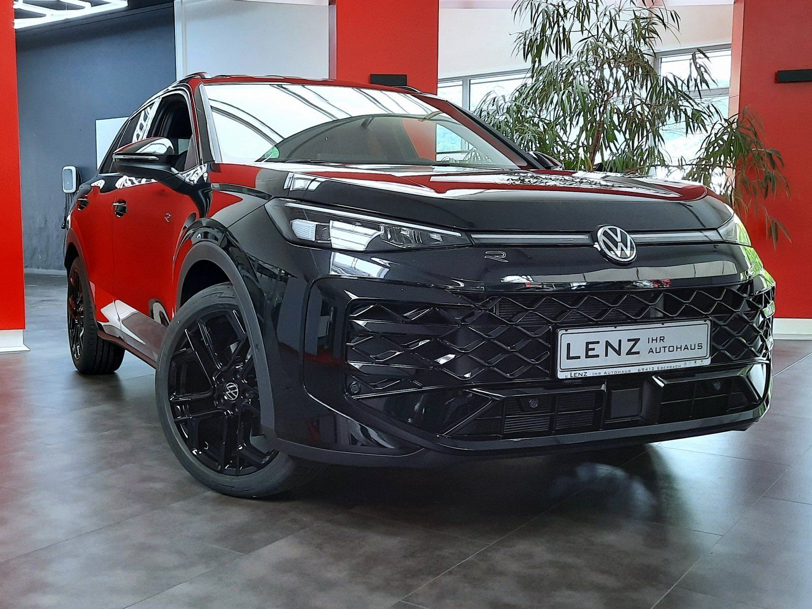 Fahrzeugabbildung Volkswagen T-Roc eTSI R-Line Black&Style DSG *AHK*Cam*ACC*