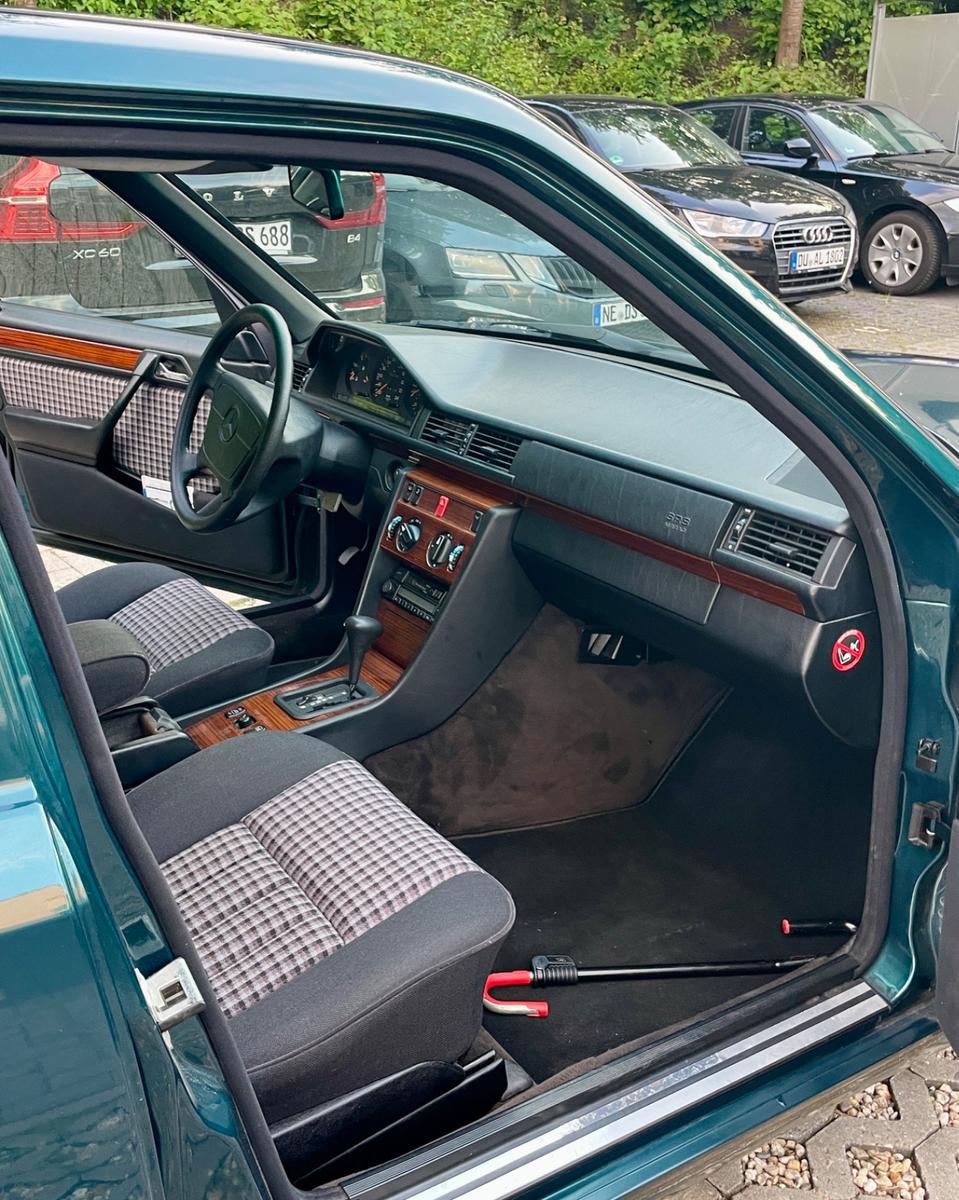 Mercedes-Benz E 200 aufwändig teilrestauriert - Herbstrabatt