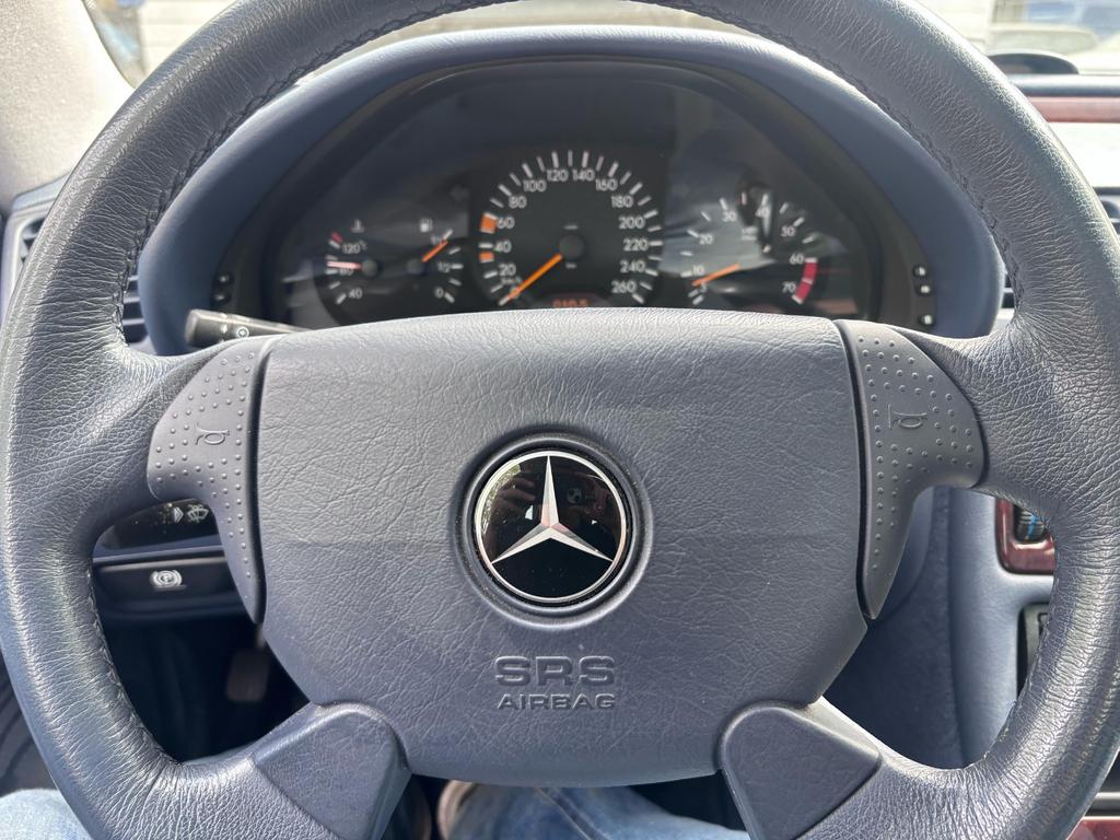 Mercedes-Benz CLK 320