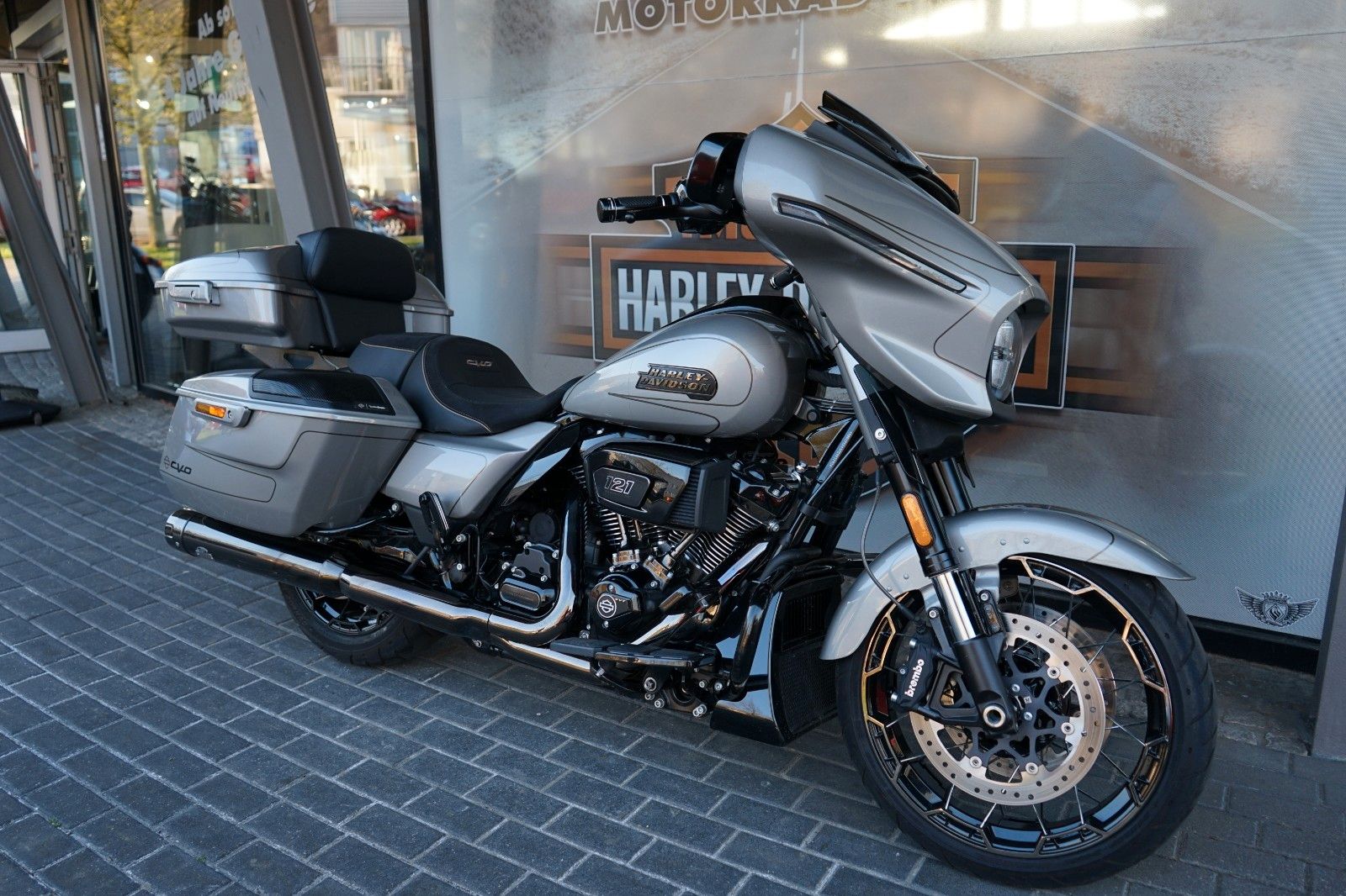 Fahrzeugabbildung Harley-Davidson Street Glide CVO 121cui