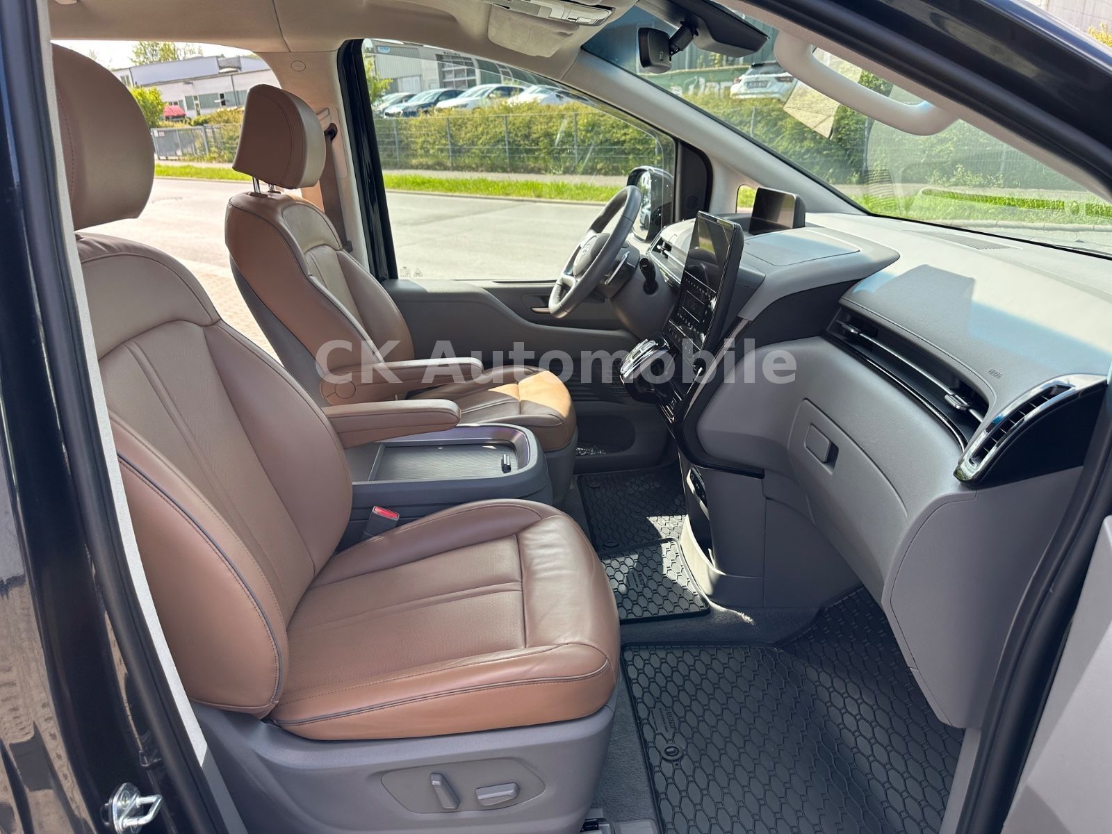 Fahrzeugabbildung Hyundai Staria Premium Signature 4WD/7Sitze/Navi/ACC/AHK