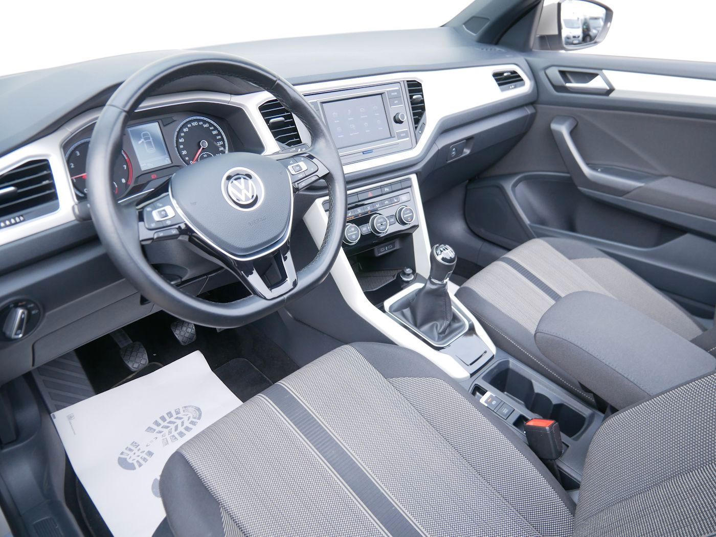 Fahrzeugabbildung Volkswagen T-Roc Cabriolet 1.0 Style AHK ACC SHZ Klimaautom