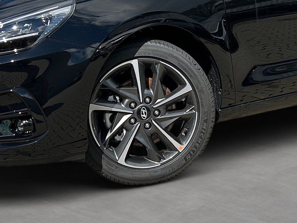 Fahrzeugabbildung Hyundai i30 FL KOMBI MY25 1.0T 6MT ADVANTAGE