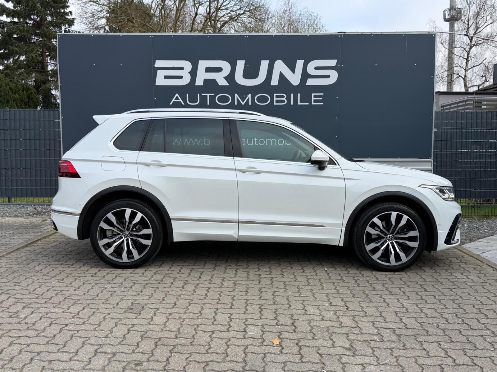 Volkswagen Tiguan R-Line eHybrid ACC HUD PANO AHK 20 Zoll