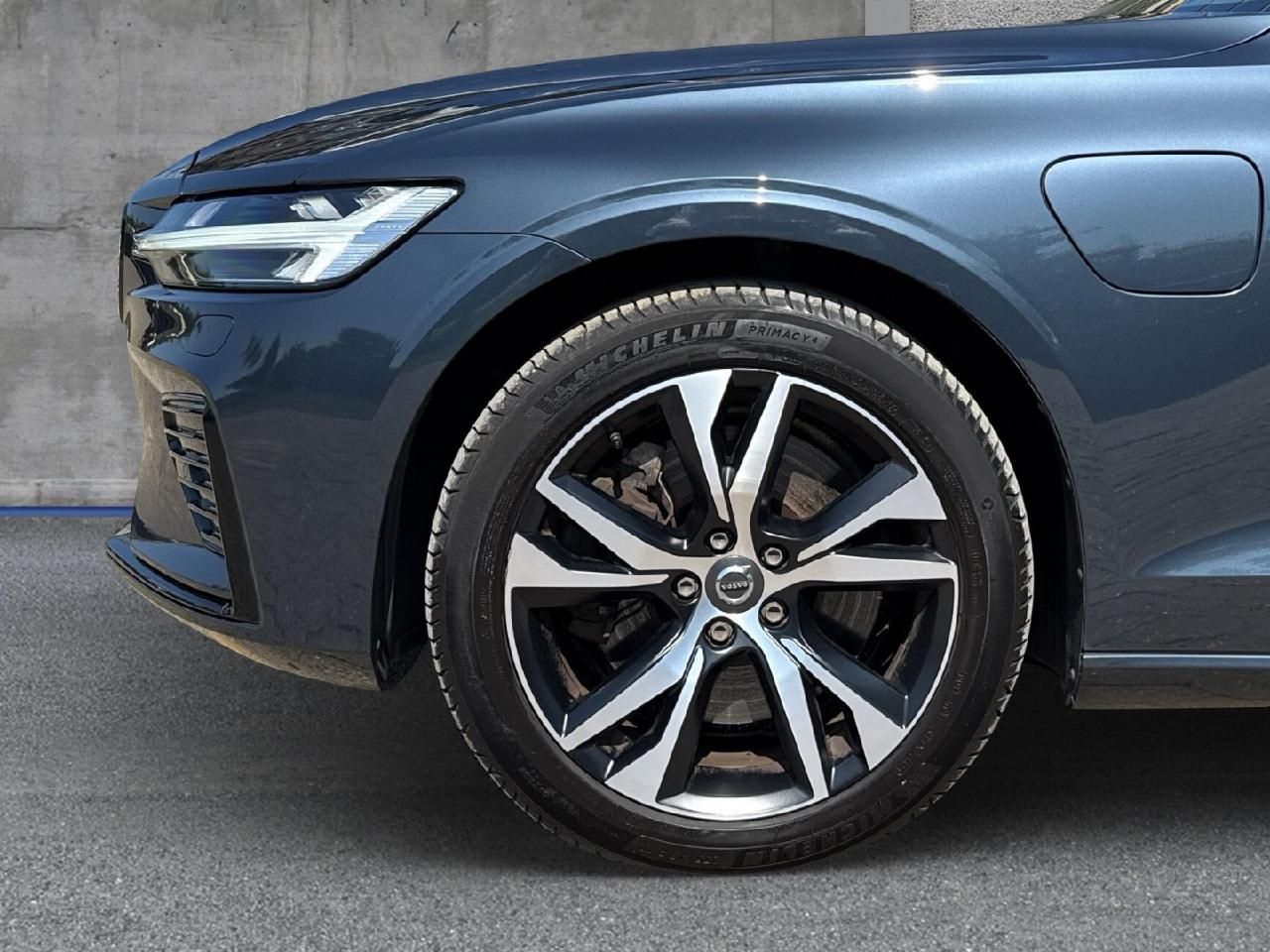 Fahrzeugabbildung Volvo V60 Kombi R Design Recharge Plug-In Hybrid AWD
