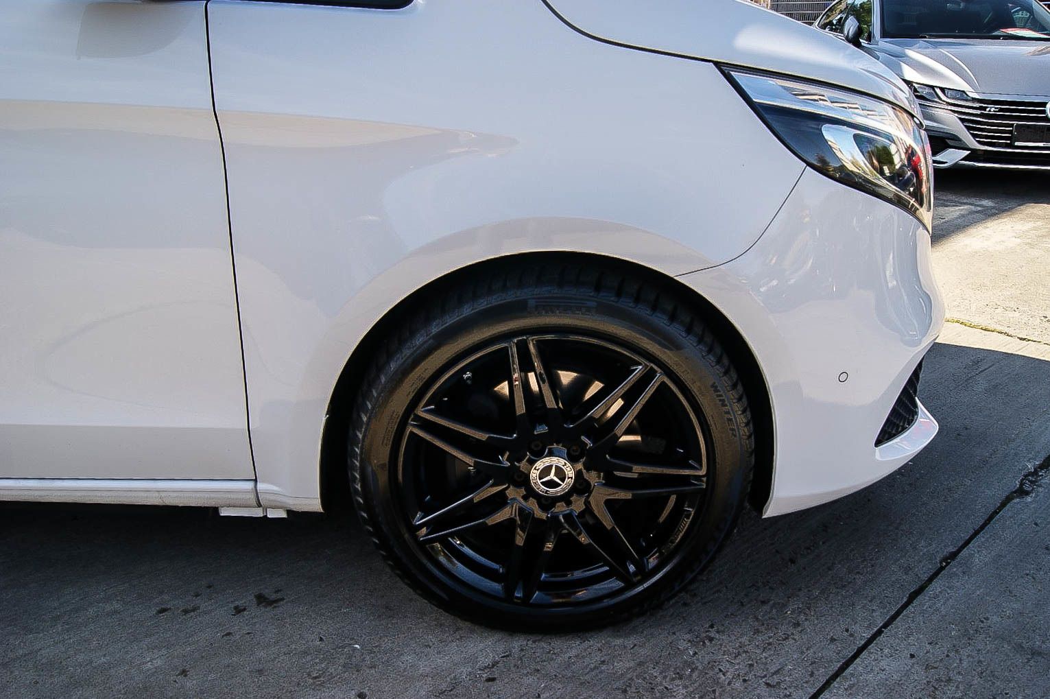 Fahrzeugabbildung Mercedes-Benz V 250 d EDITION AMG MBUX 7-SITZE IQ-LED KAMERA