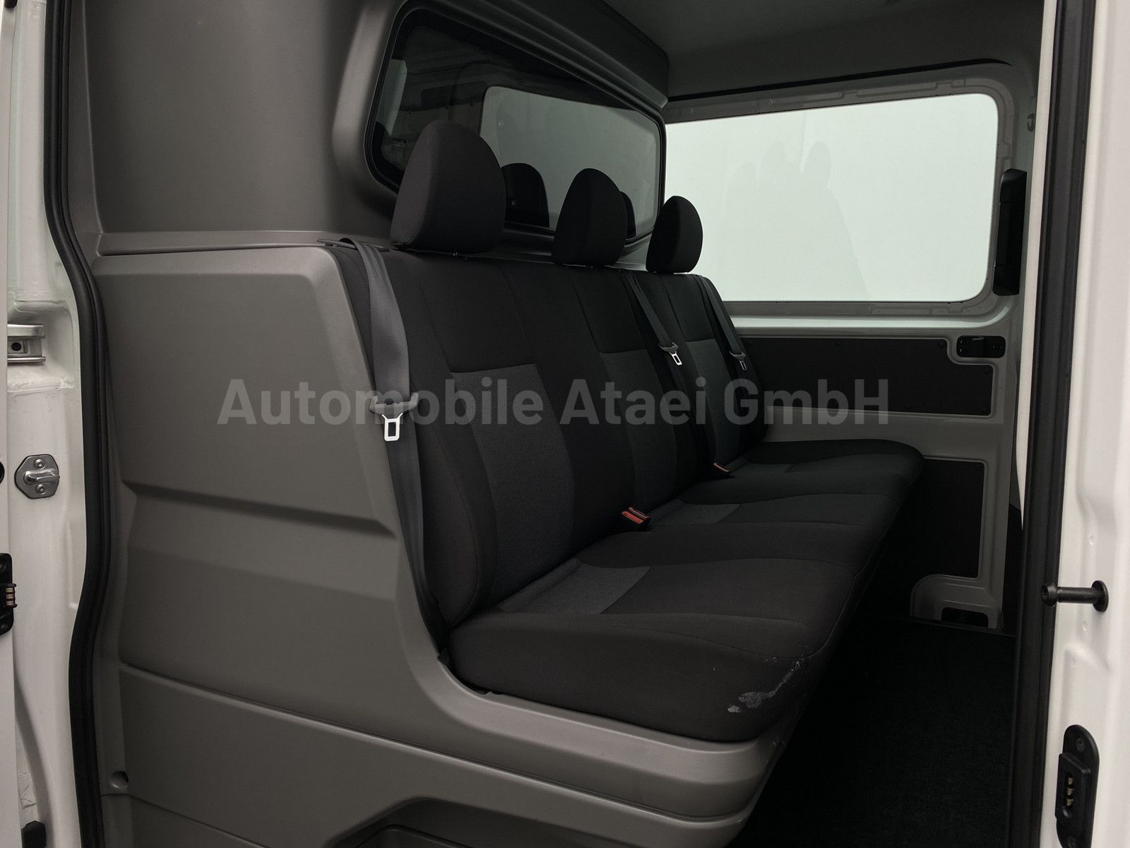 Fahrzeugabbildung Volkswagen Crafter 35 Plus *Mixto+6-Sitze* AHK 3,0t 2682