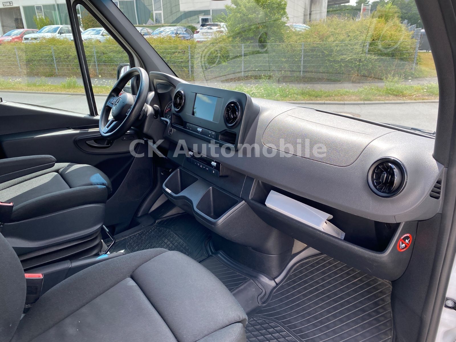 Fahrzeugabbildung Mercedes-Benz Sprinter III Mixto 319CDI Autom./5 Sitze/Navi