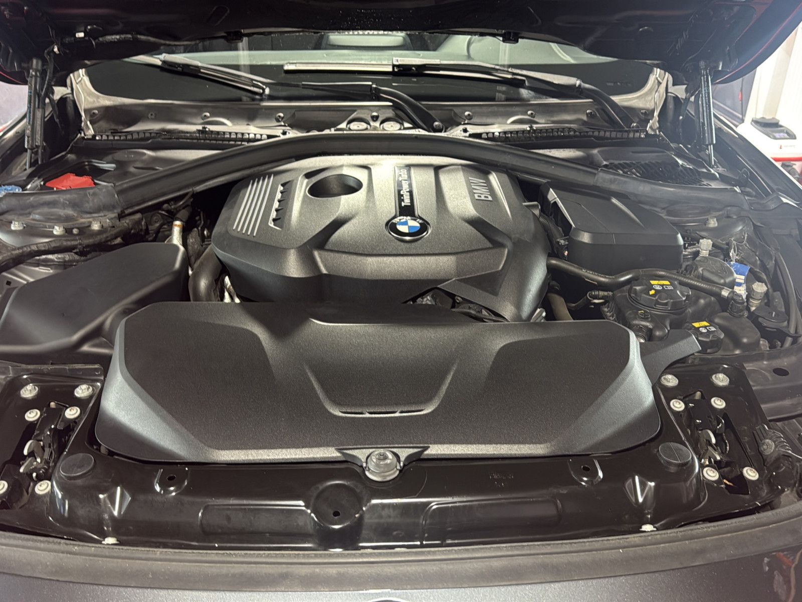 Fahrzeugabbildung BMW 320i Touring / AHK