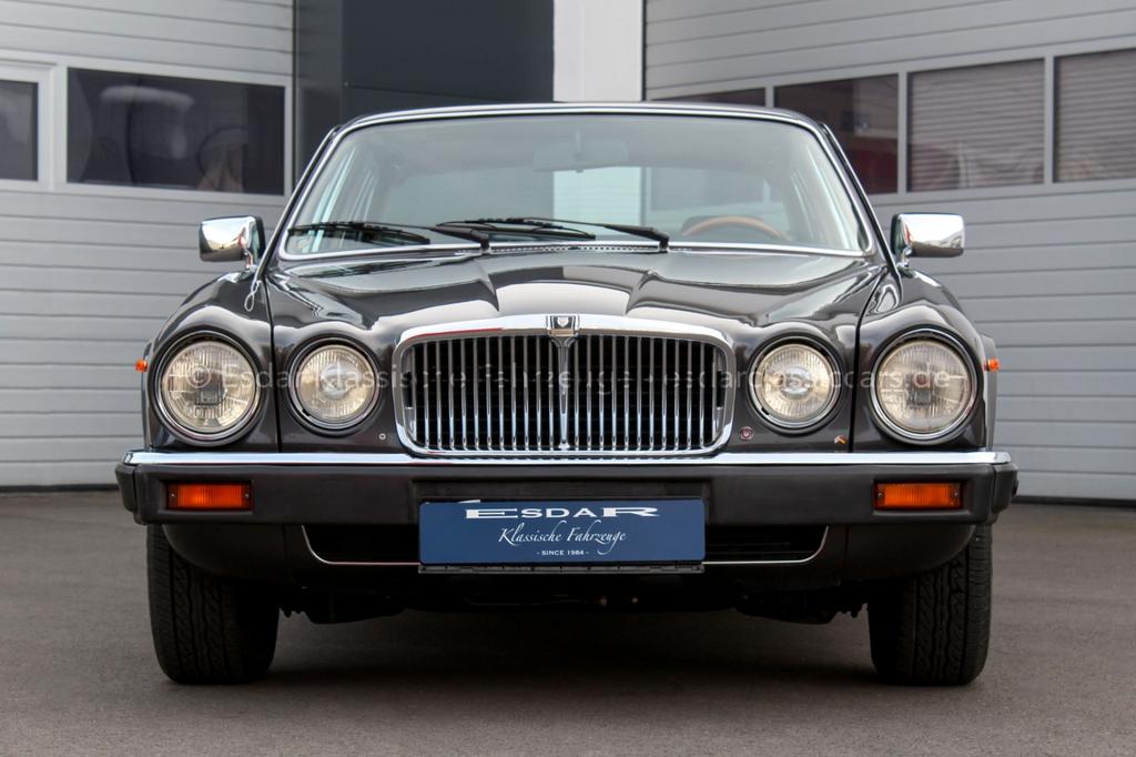 Jaguar XJ12