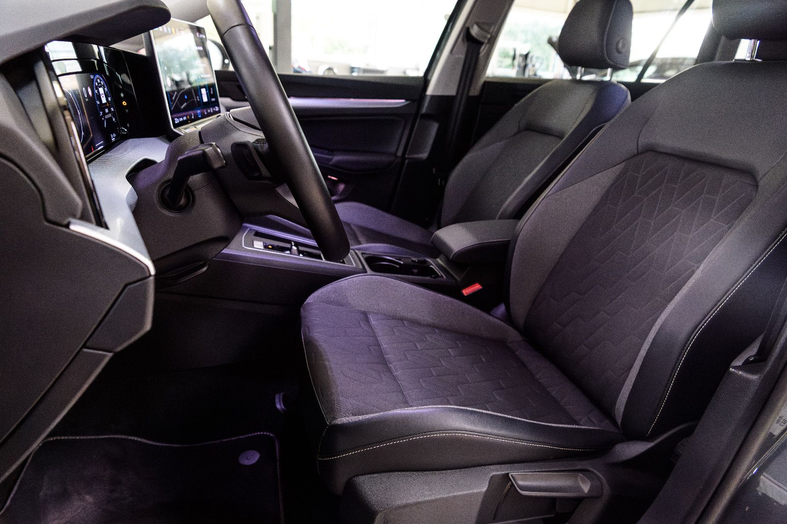 Fahrzeugabbildung Volkswagen Golf VIII Variant Goal 2.0 TDI IQ-LED+AHK+360°KA