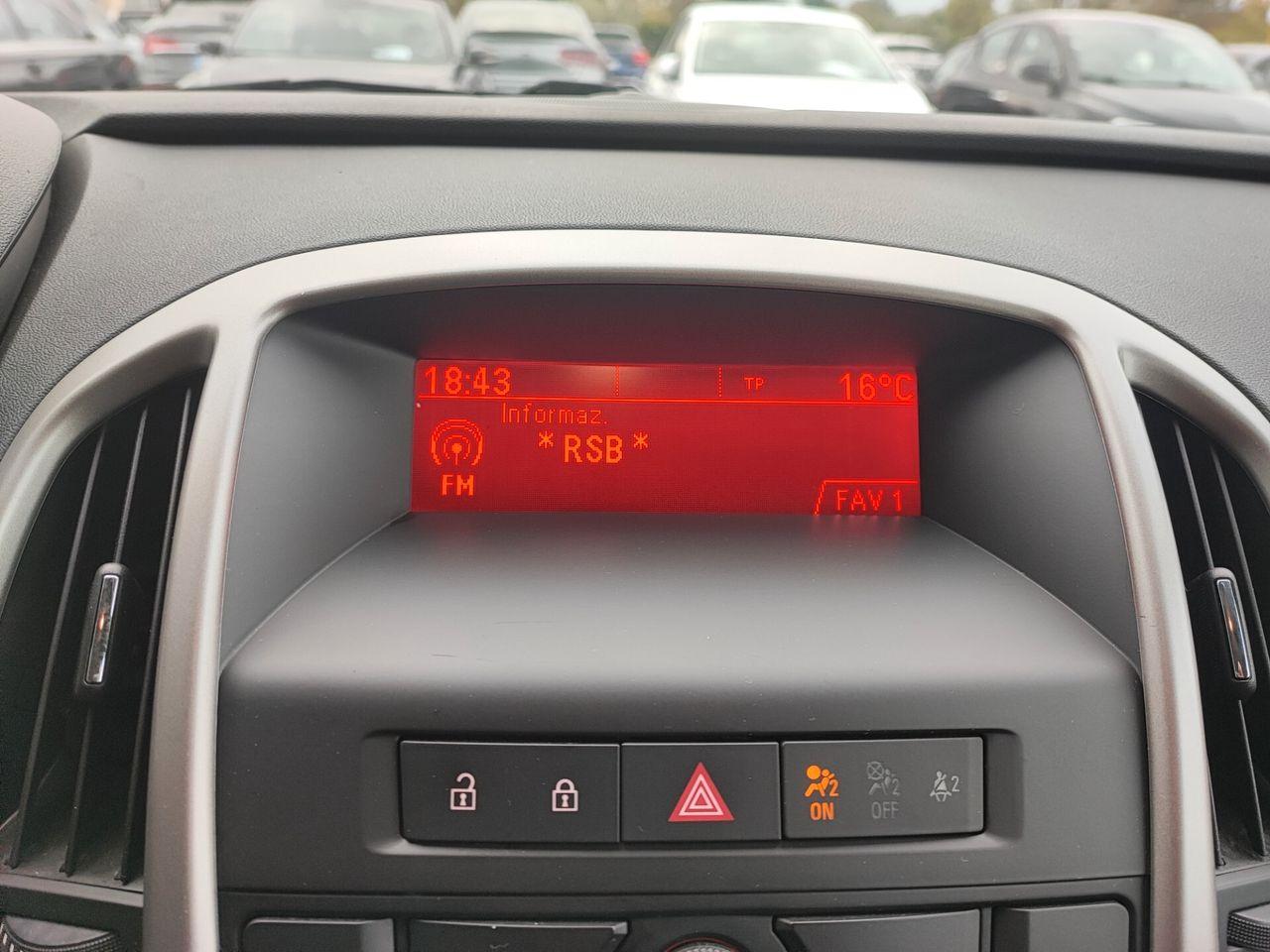 Opel Astra 2011 — photo 14