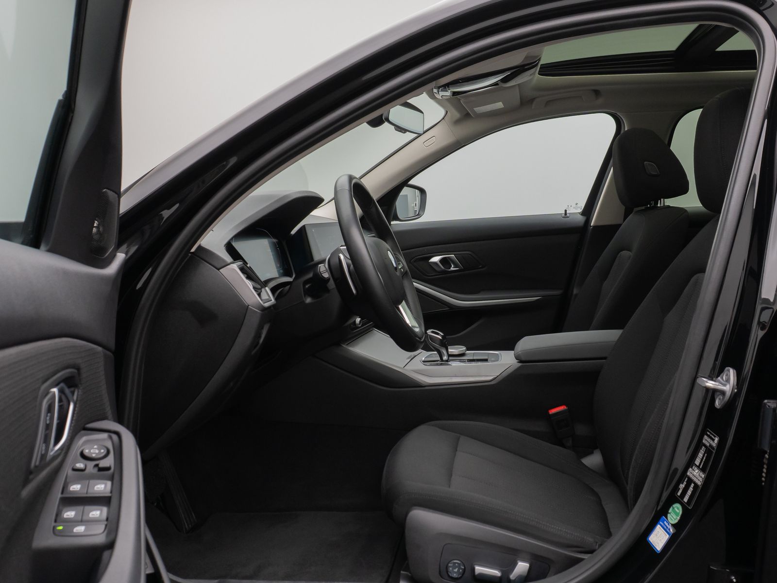 Fahrzeugabbildung BMW 330d Panorama Kamera H/K DAB Komfort Alarm LED