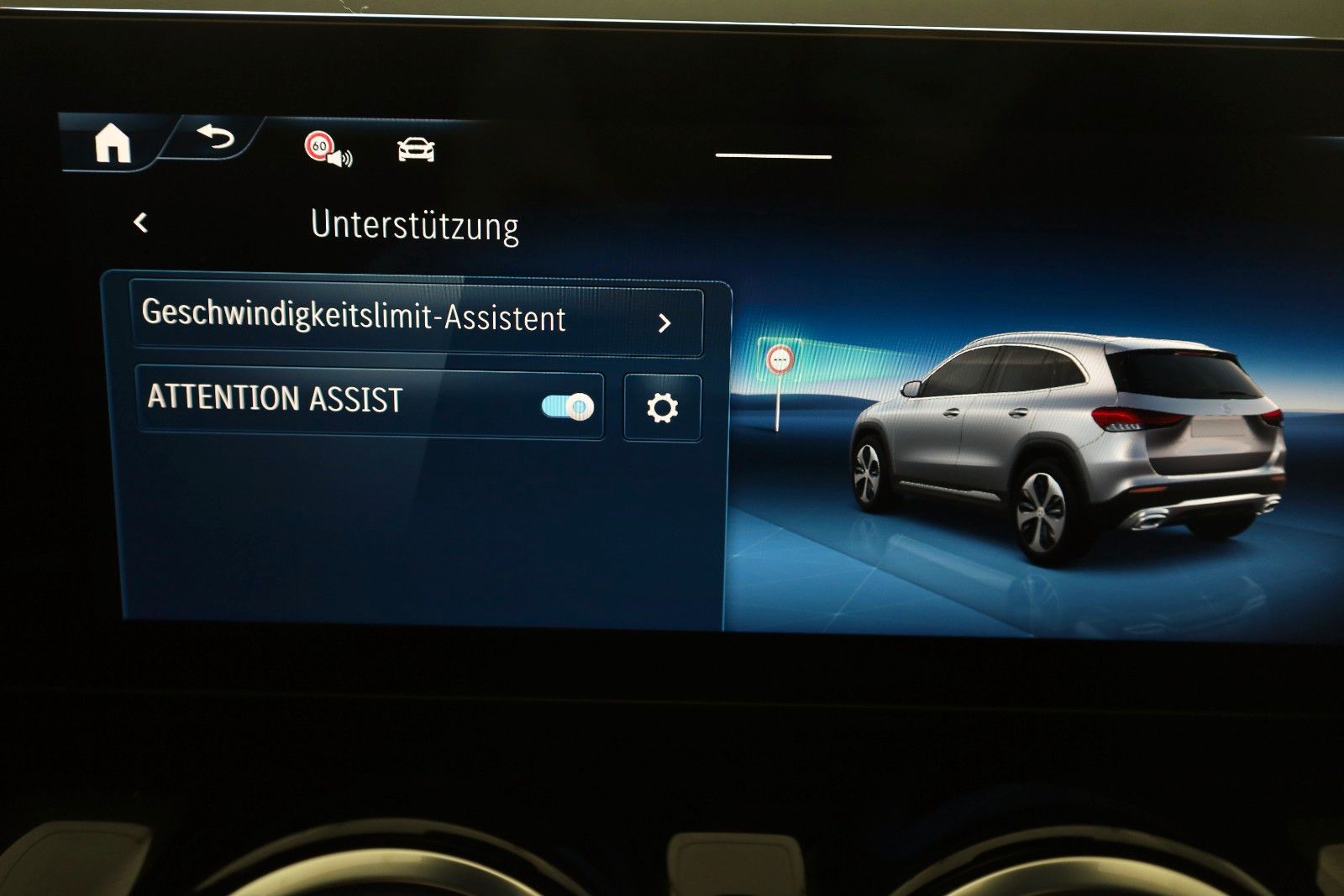 Fahrzeugabbildung Mercedes-Benz GLA 250 e AMG line,TLeder,Navi,LED,SH,Kamera,ACC