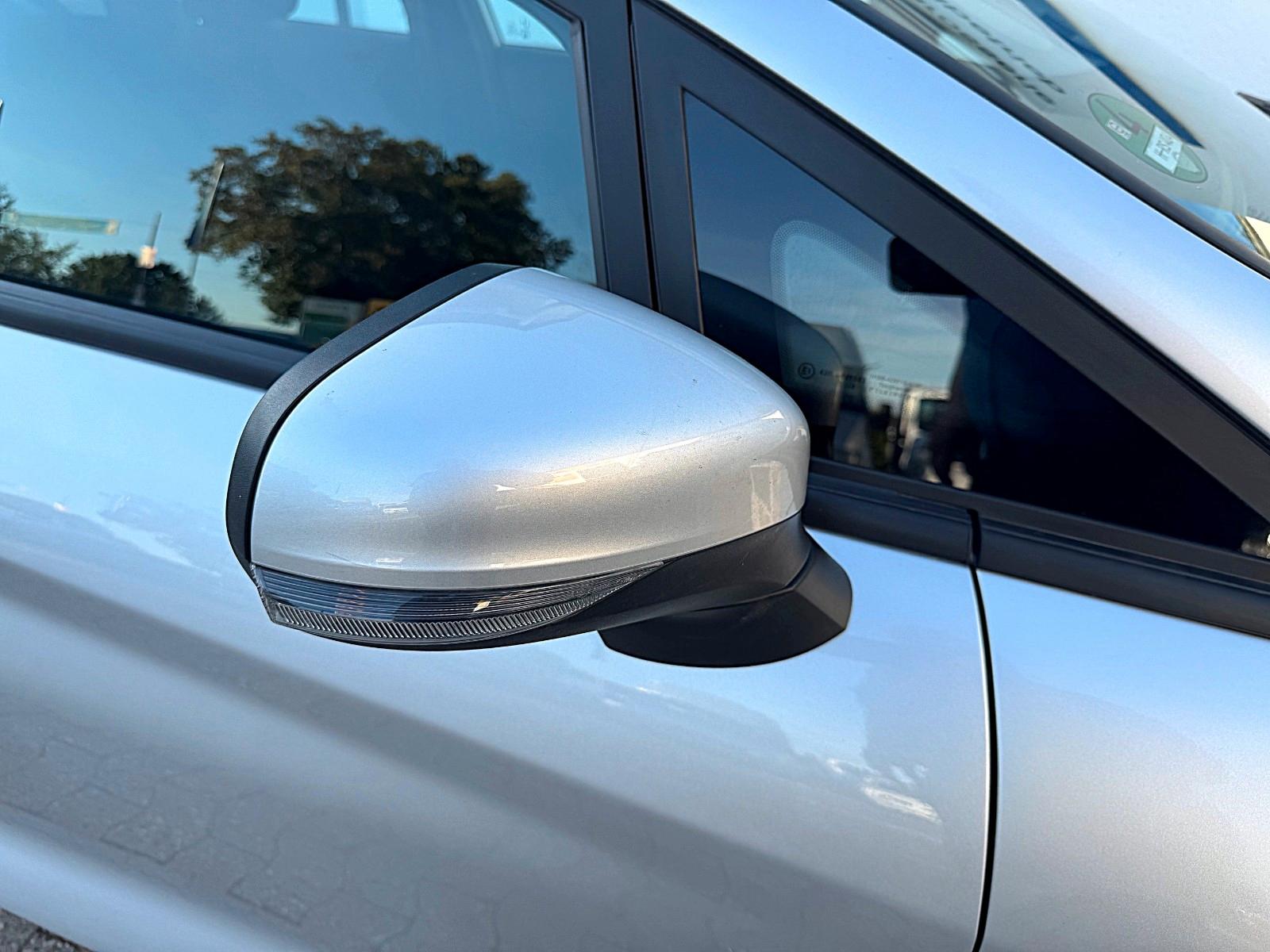 Ford Fiesta Cool & Connect 5-türig (viele Extras)