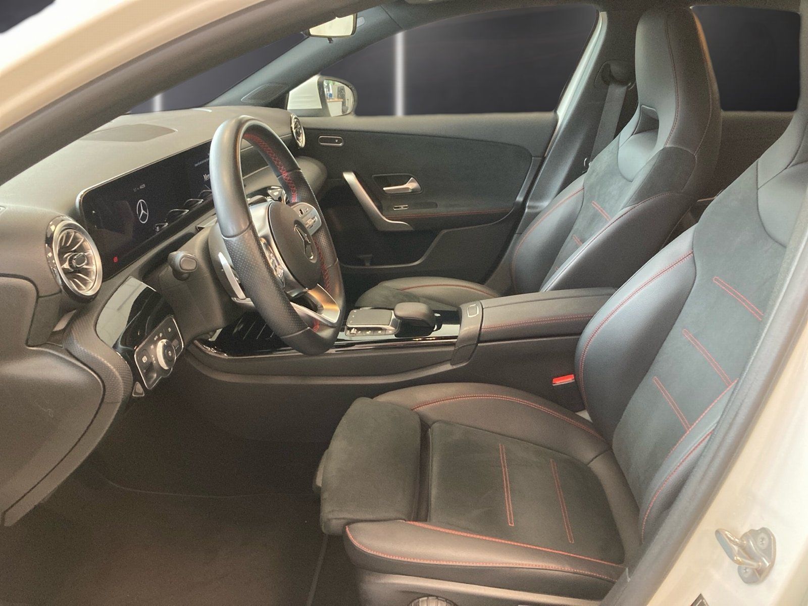 Fahrzeugabbildung Mercedes-Benz A 200 AMG*19"*LED*Kamera*Sound*CarPlay*MBUX-HI*