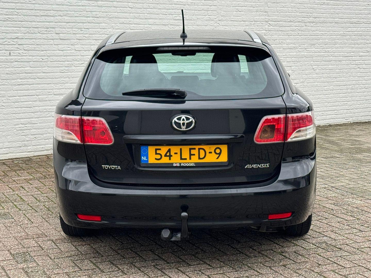 Toyota Avensis 2010 — photo 15