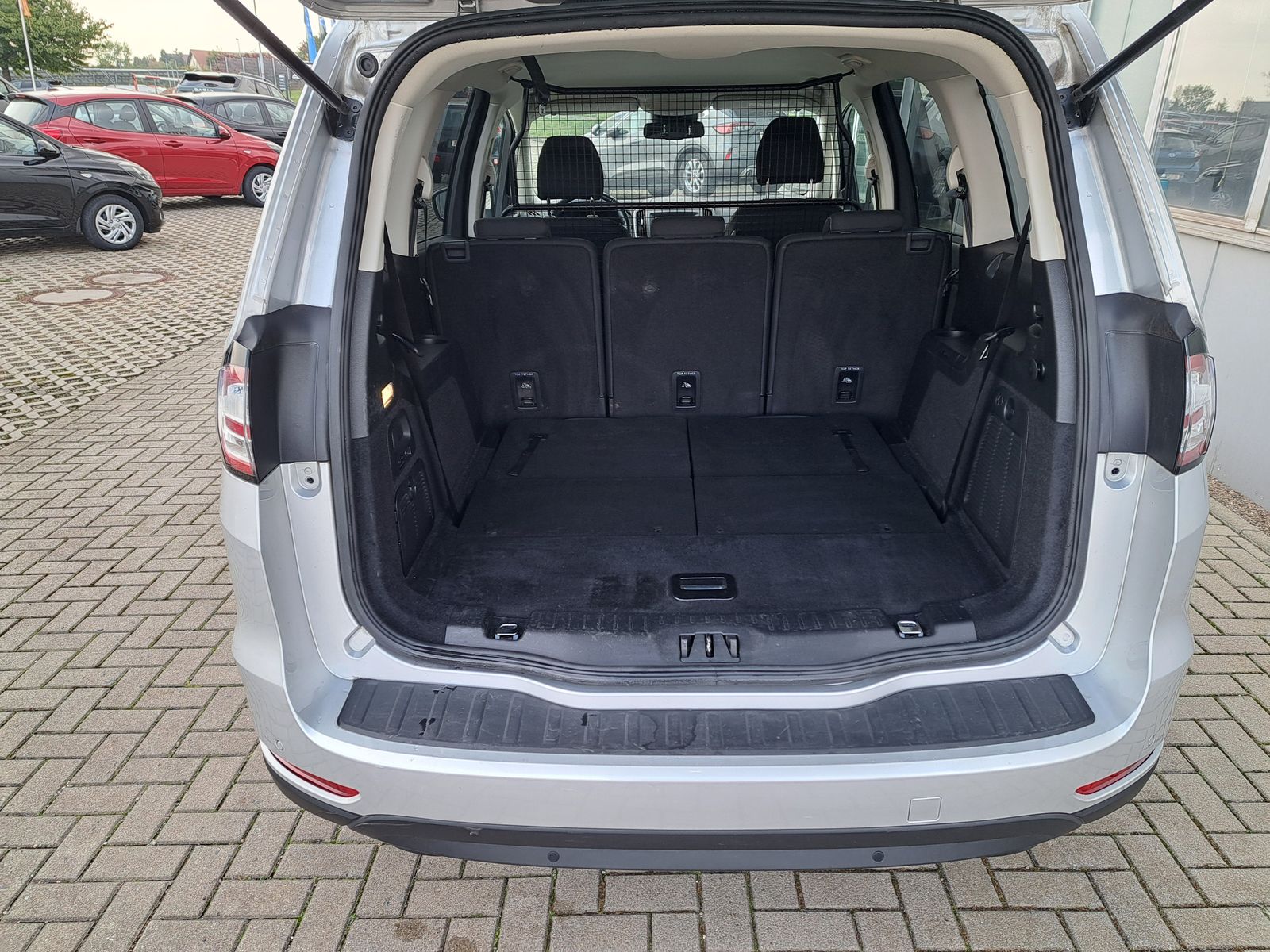 Fahrzeugabbildung Ford Galaxy 2.0 EcoBlue 7-SITZE AUTOMATIK PARK-ASSIST