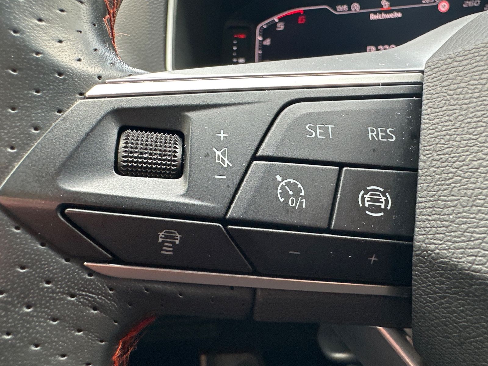 Fahrzeugabbildung SEAT Tarraco FR NAV+LED+ACC+KAMERA+AHK+STDHZG+19ZO+VC