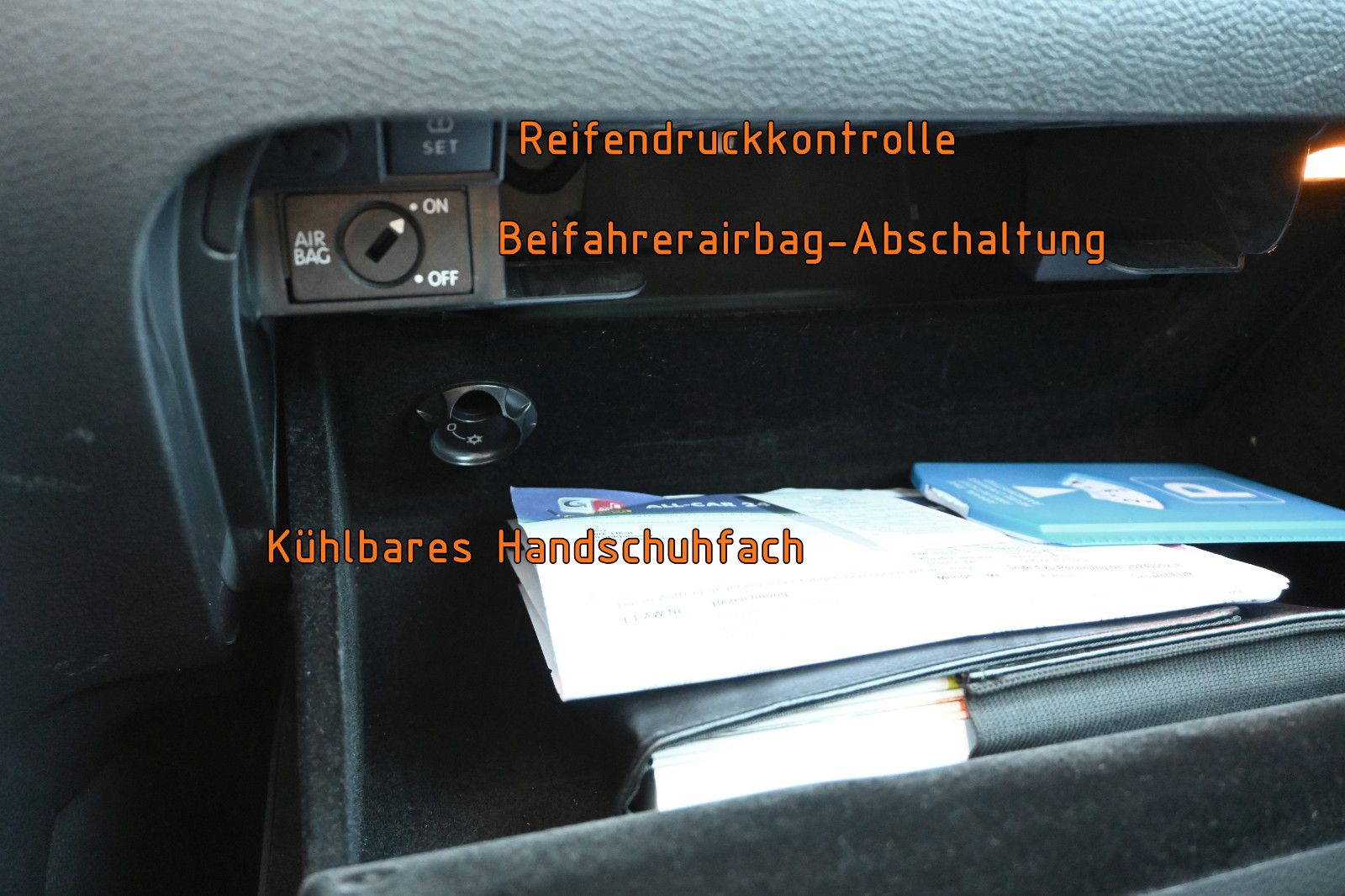 Fahrzeugabbildung Volkswagen Golf 1.6 TDI Variant MATCH °AHK°PANO°STANDHEIZ.°