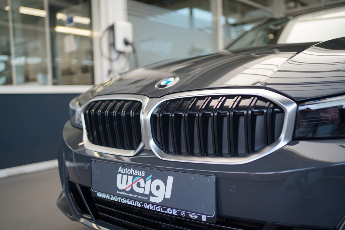 Fahrzeugabbildung BMW 320iA+Komfortzug. +DrivingAssist+PanoramaGlasdac