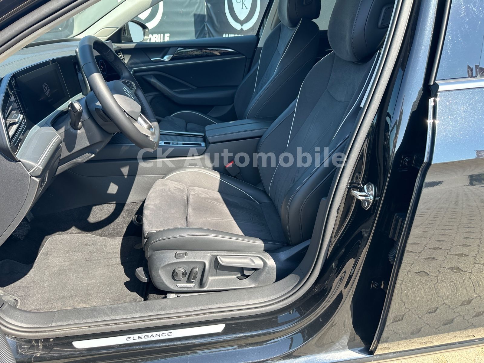 Fahrzeugabbildung Volkswagen Passat Variant 2.0 TDI Elegance/Kamera/ACC/LED