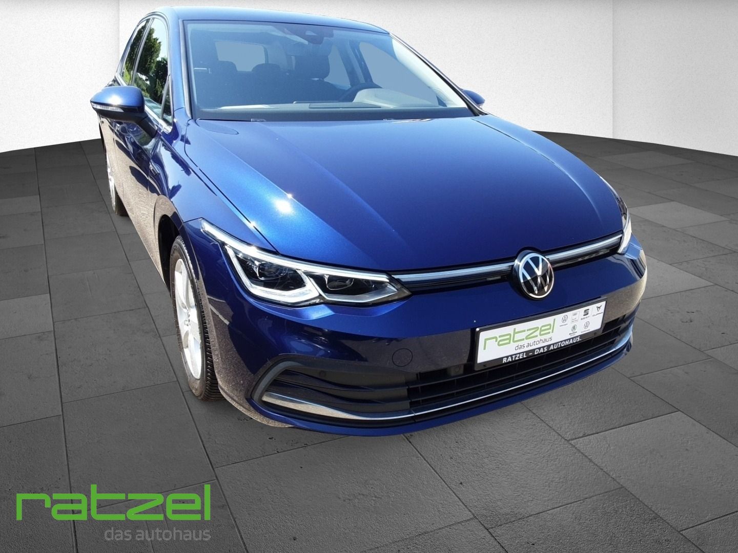 Fahrzeugabbildung Volkswagen Golf VIII Style 1.5 eTSI DSG  Memory Sitze Massa