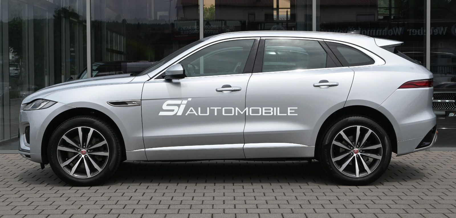 Fahrzeugabbildung Jaguar F-Pace D300 R-DYNAMIC SE AWD °ACC°AHK°HUD°PANO°