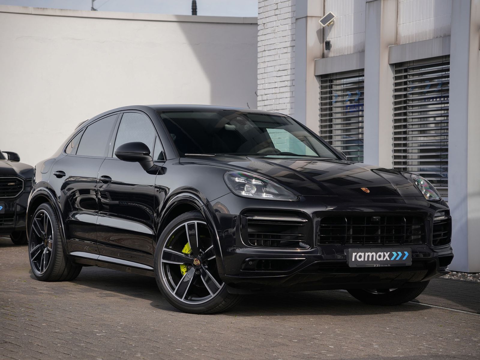 Porsche E-Hybrid Coupé SPORTDESIGN-PAKET-SPORTABGAS.-22" foto 1