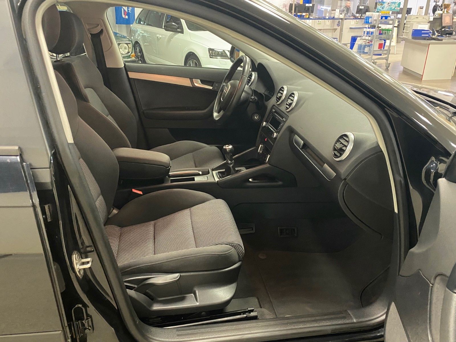 Fahrzeugabbildung Audi A3 2.0 TDI Ambition Sportback+GARANTIE+17"ALU+BC