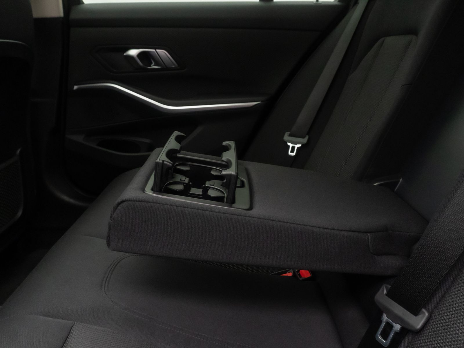Fahrzeugabbildung BMW 330e Panorama DAB CockPit+ Widscreen PDC 19Zoll