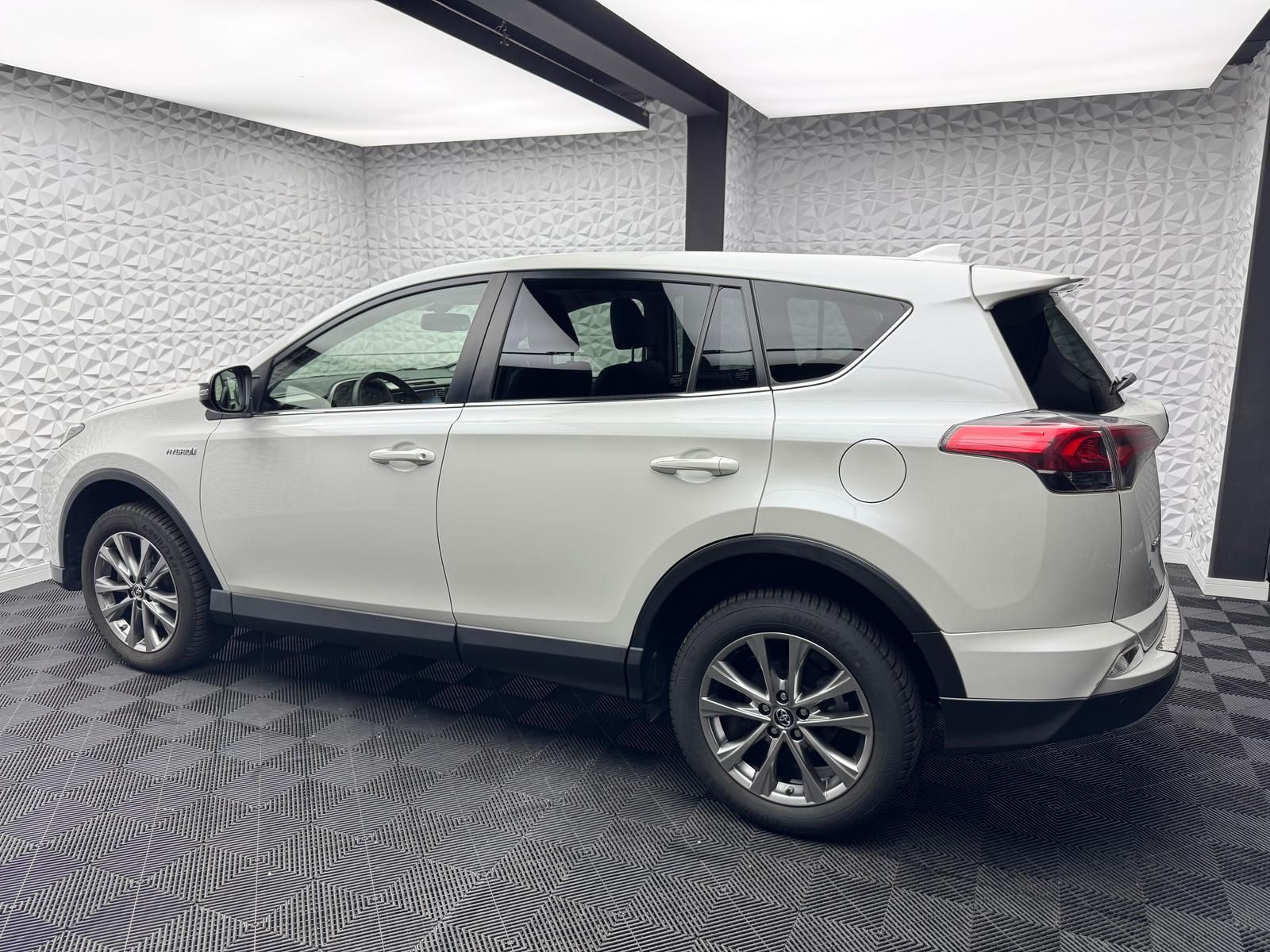 Fahrzeugabbildung Toyota RAV 4 2.5 EXECUTIVE/STANDHZ/RCAM/KEY/LED/DAB/RSA