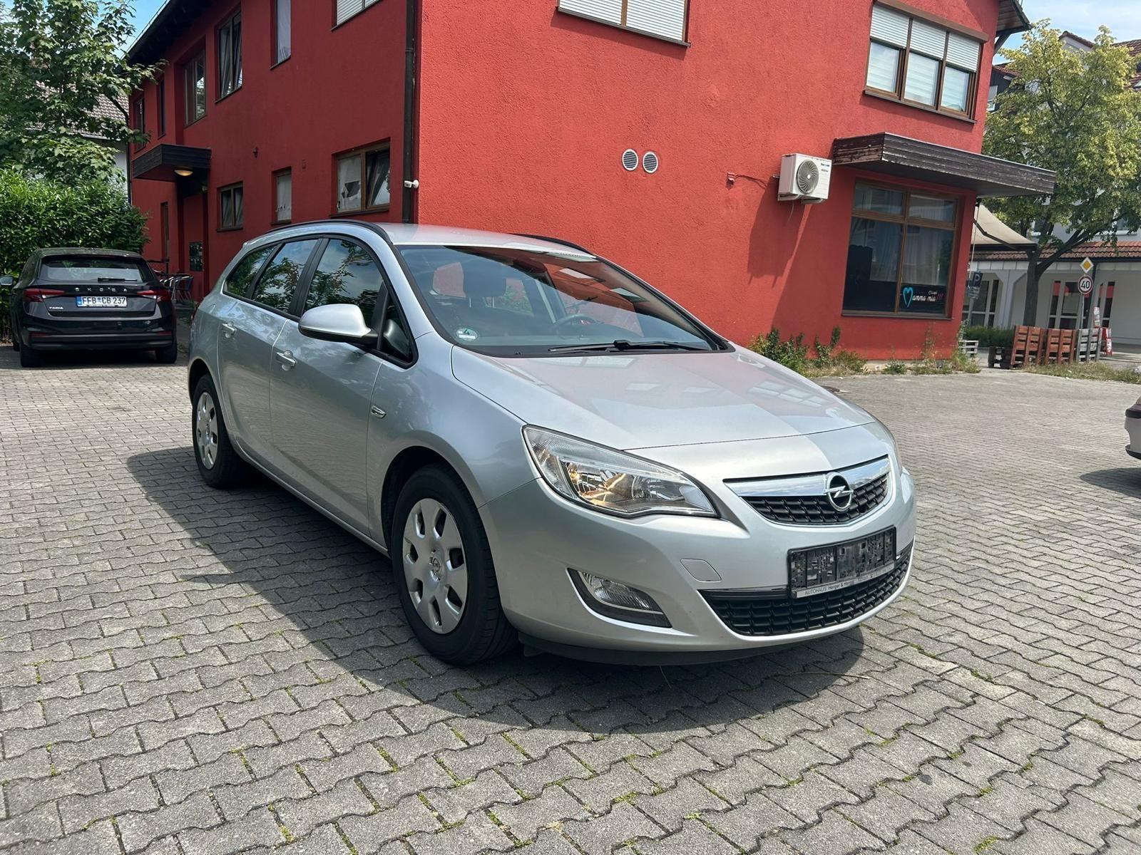 Opel Astra, 2011